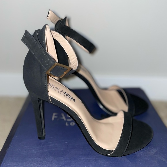 *Fashion Nova* - Picture 2 of 5